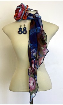 Conjunto de Lenço Azul Floral, Brincos e Flor