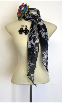 Conjunto de Lenço Preto Floral, Brincos e Flor