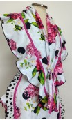 Conjunto Delantal y Pañuelo Blanco Floral y Broche