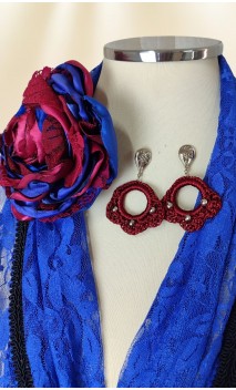 Conjunto Lenço e Avental de Renda Azul, Brincos de Crochet e Flor