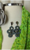 Conjunto Pañuelo y Delantal de Encaje Verde Claro, Pendientes y Flor
